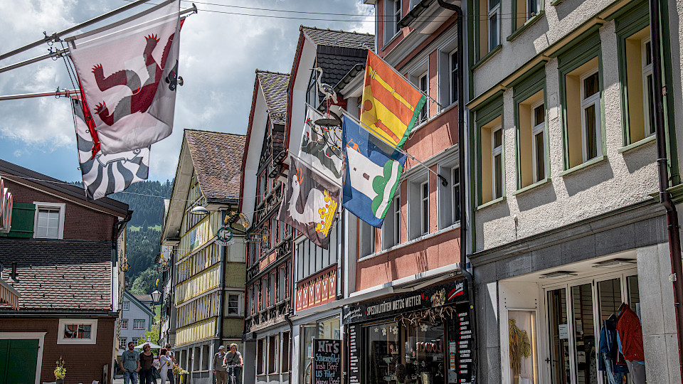 Gemeinden nutzen zur Finanzierung vermehrt Online-Plattformen (Bild: shutterstock / Karl Allen Lugmayer).