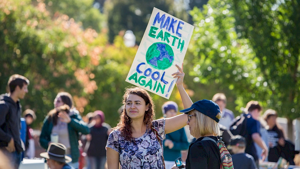Klimaschutz wird zur Bildungsaufgabe (Foto Trevor Bexon/ Shutterstock)