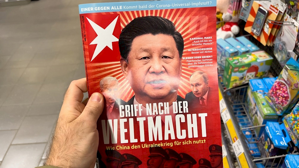 Xi Jinpings Griff nach der Weltmarkt auf dem Spiegel-Cover (Foto Shutterstock/Hadrian)