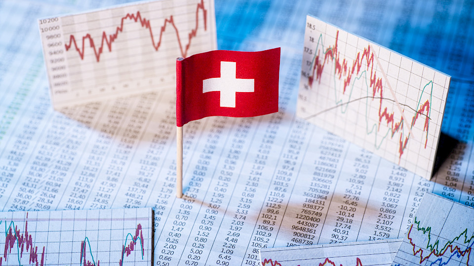 Vorsorgesparen ist in der Schweiz populär. Beim Home Bias gibt es unter den Ländern jedoch kaum Unterschiede. (Bild: Shutterstock.com/gopixa)