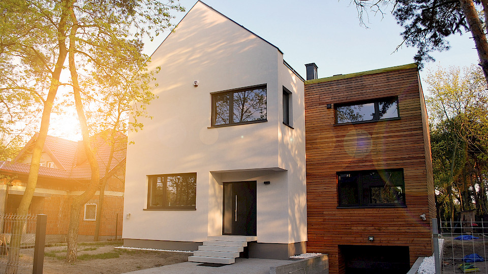 Auch Eigentumswohnungen sind teurer geworden. Einzig die Preise für Einfamilienhäuser sind leicht gesunken. (Bild: Shutterstock.com/Grand Warszawski)