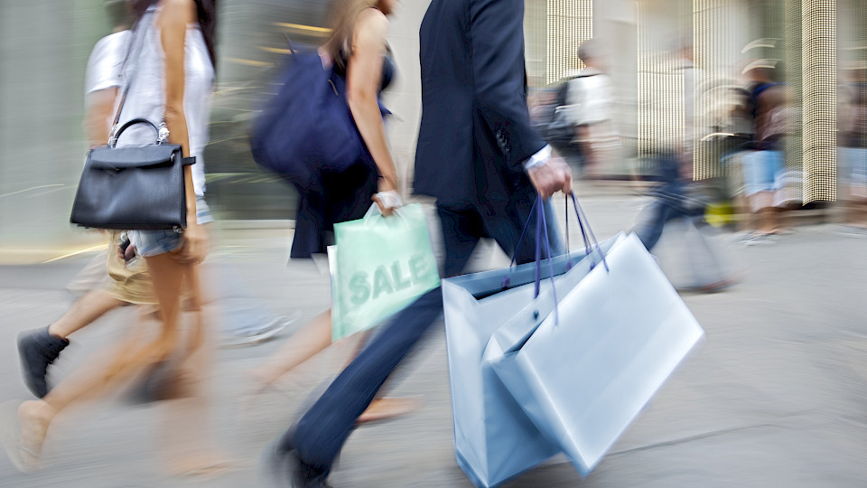 Der Privatkonsum wird auch im neuen Jahr wachsen, sind Ökonomen überzeugt. (Bild: Shutterstock.com/blurAZ)