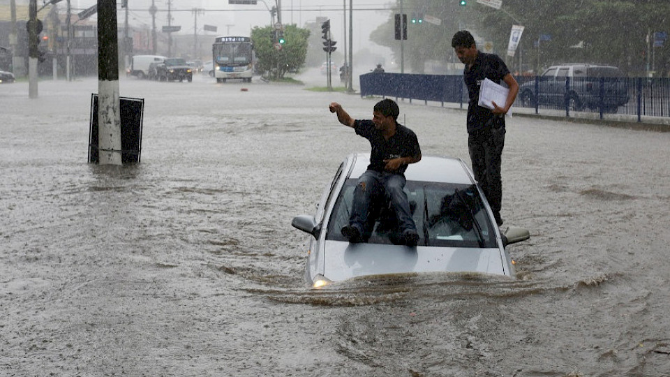 In Lateinamerika ist das Umweltbewusstsein deshalb besonders hoch, weil die Region, wie hier in Sao Paolo, stark mit den Folgen des Klimawandels konfrontiert ist. (Bild Nelson Antoine/ Shutterstock)