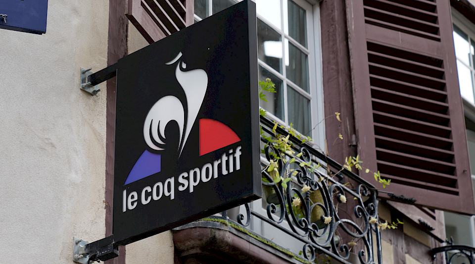 Wichtig für Airesis ist eine Mehrheitsbeteiligung an der französischen Sportartikelmarke Le Coq Sportif. (Bild: Shutterstock.com/sylv1rob1)