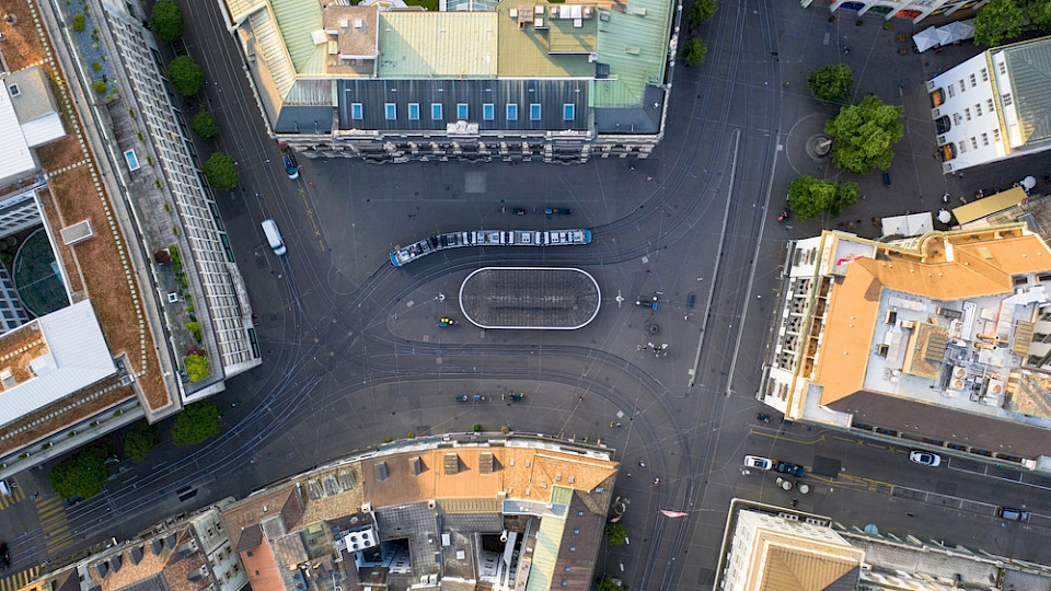 Der Zürcher Paradeplatz aus neuer Perspektive. Laut Studie sieht jedes zweite Finanzunternehmung in Sustainable Finance eine Chance. (Bild Shutterstock/AsiaTravel)