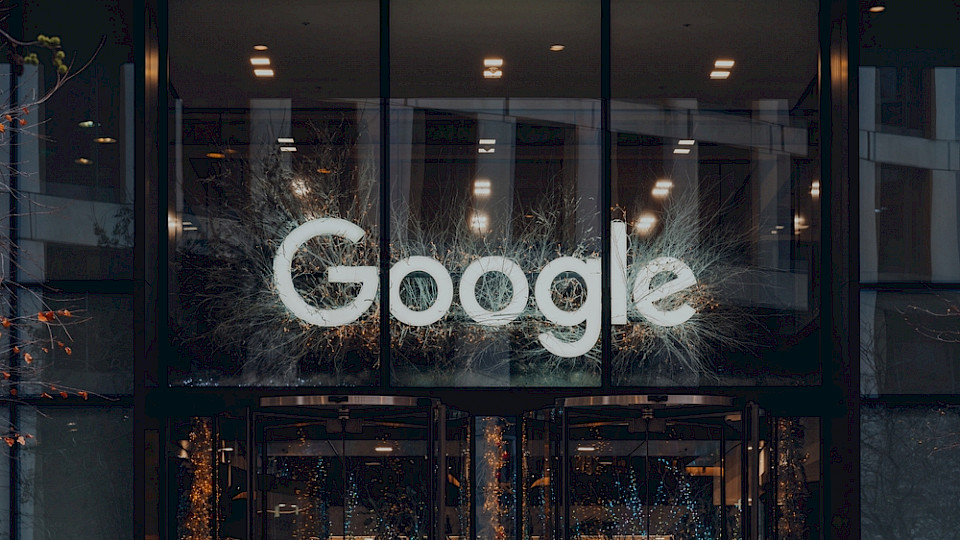 Bald werden weniger Leute für Google arbeiten, im Bild das Büro in London. (Bild Shutterstock/Alena Veasey)