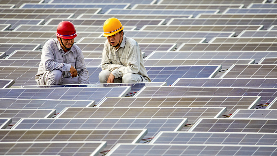 China braucht drei Wochen, um die gleiche Menge CO2 auszustossen wie Deutschland in einem Jahr. Klar braucht es nun riesige Investitionen in Solar- und andere Anlagen. (Bild Shutterstock/Jenson)