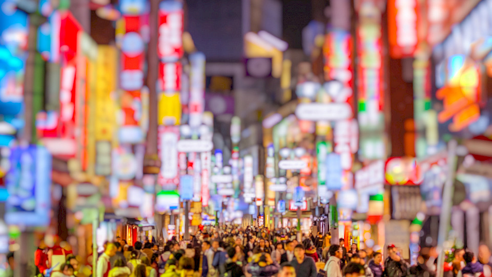 Dank etwas höherem Konsum stieg das BIP in Japan im letzten Quartal 2022 minimal an.(Bild Shutterstock/siriwat sriphojaroen)