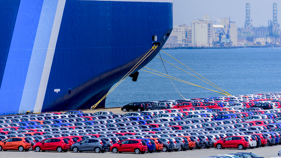 Die japanische Wirtschaft verbucht wegen der schwächeren chinesischen Nachfrage nach Autos und Chipmaschinen ein Rekord-Handelsdefizit. (Bild Shutterstock/CAPTAINHOOK)