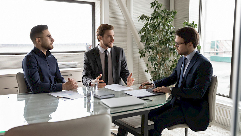 Swissquote und die Graubündner Kantonalbank bekommen Bestnoten unter den Finanzinstituten. (Bild Shutterstock/fizkes)