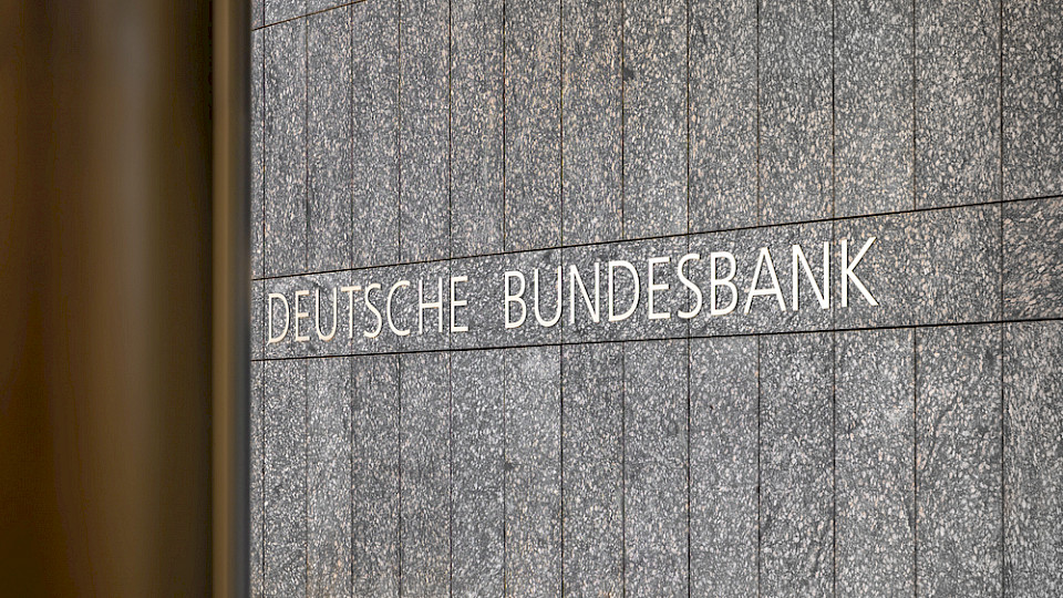 Die deutsche Notenbank schreibt von ungewöhnlich hohen Lohnforderungen. (Bild Shutterstock/foto-select)