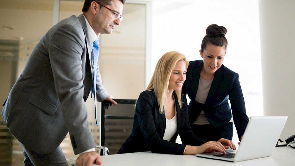 Der Einkaufsmanagerindex bei den Dienstleistern stieg überraschend deutlich. (Bild Shutterstock/NDAB Creativity)