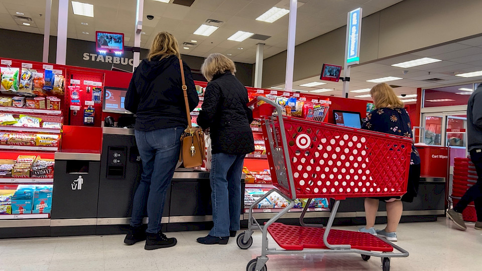 Die Amerikanerinnen und Amerikaner gaben im Januar etwas mehr aus als erwartet. (Bild Shutterstock/Colleen Michaels)