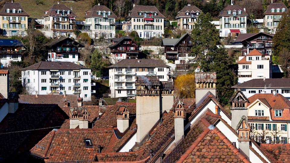 Die Credit Suisse rechnet erst 2024 mit leichten Preiskorrekturen bei Schweizer Immobilien. (Bild Shutterstock/Ross Mahon)