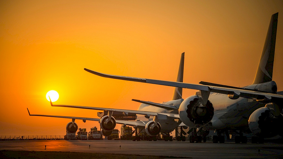 Etwa die Hälfte des Anstiegs der Ölemissionen entfällt auf den Flugverkehr. (Bild Shutterstock/heychli)