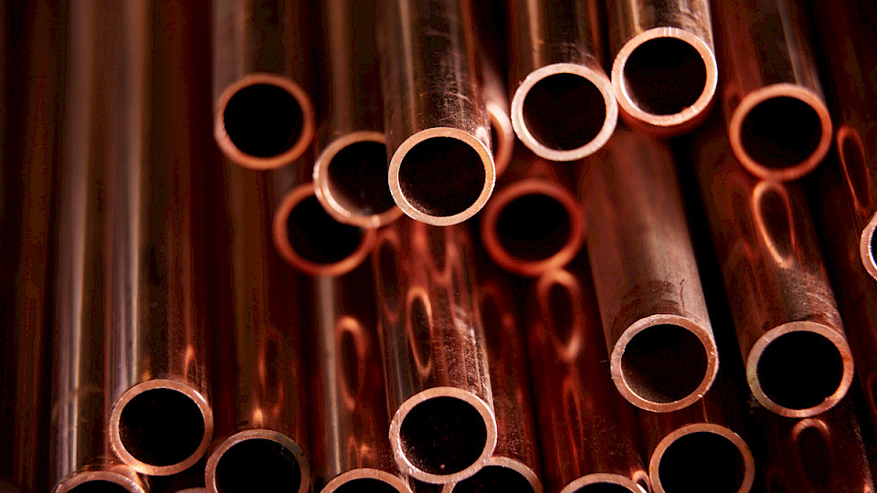 Sogar im Lockdown stieg die Kupfer-Nachfrage in China. Nun dürfte bald deutlich mehr Kerosin benötigt werden. (Bild Shutterstock/Pedal to the Stock)