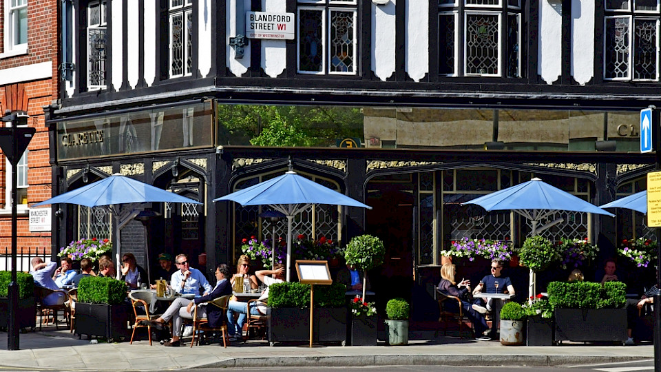 Die höheren Kosten in den Restaurants führten auch zu einem Anstieg der Inflationsrate in Grossbritannien. (Bild Shutterstock/Pack-shot)