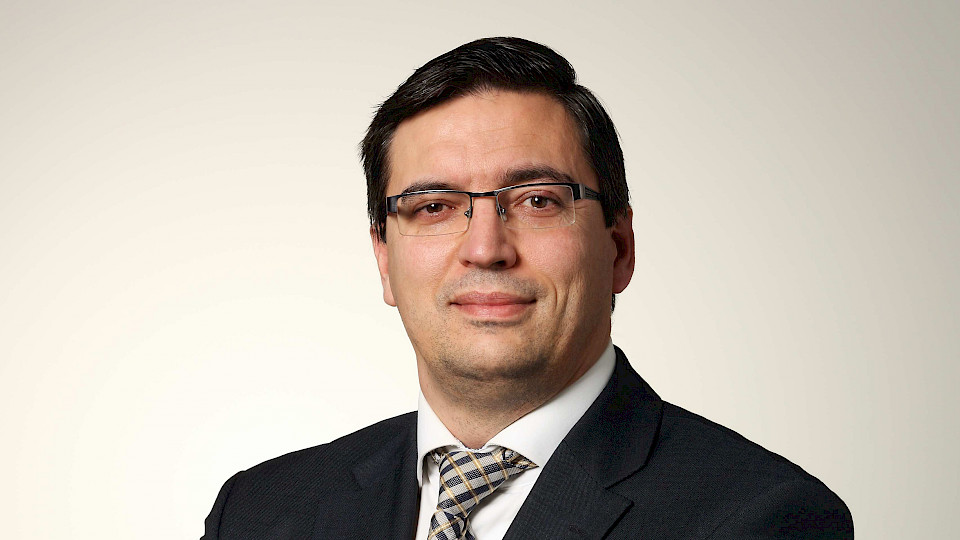 Johan Van der Biest, Senior Fund Manager bei Candriam spricht im Interview auch über Industrieroboter, welche von Robotern hergestellt werden. (Bild pd)