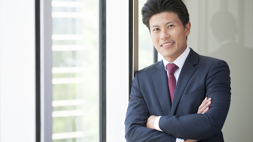 Auch wenn einige Investoren Unternehmen aufgrund ihrer ethischen Werte ausschliessen, ist die Zusammenarbeit oft der bessere Weg, um nachhaltige Ergebnisse zu erzielen, sagt Jenn-Hui Tan, Global Head of Stewardship and Sustainable Investing bei Fidelity. (Bild pd)