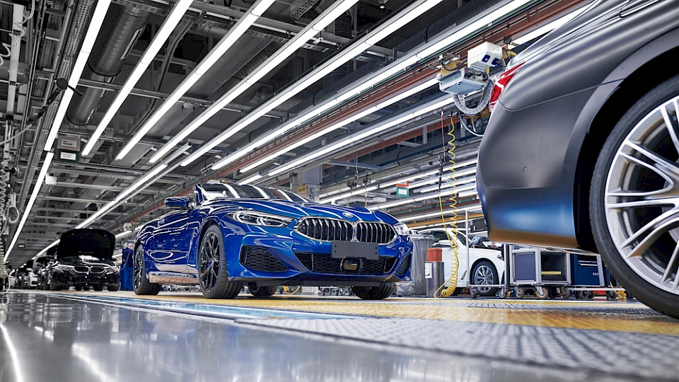 BMW und andere Autohersteller sorgen für ein kräftiges Plus in der deutschen Industrie. (Bild Shutterstock/classic topcar)
