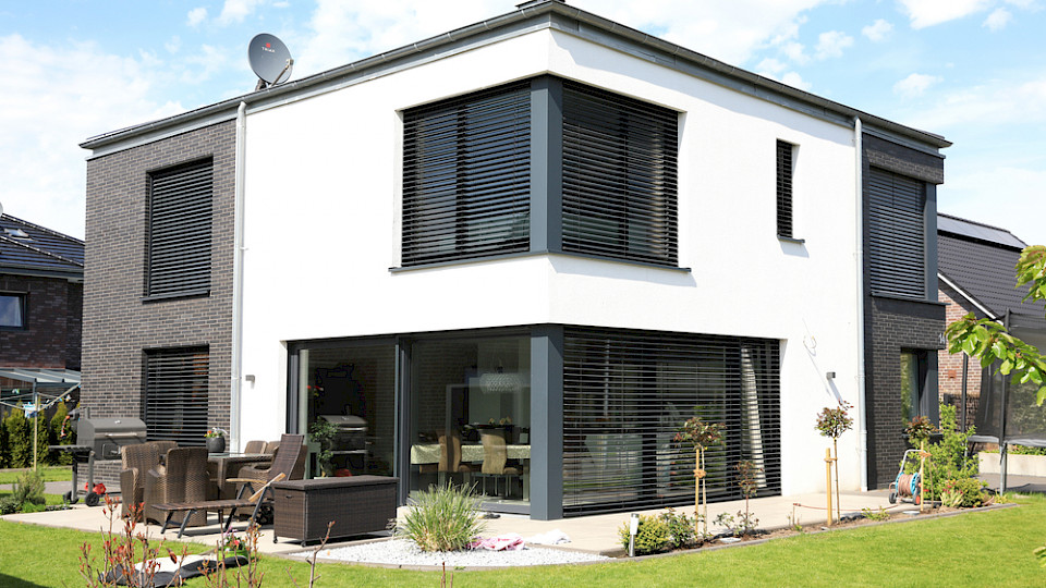 Die Preise für Einfamilienhäuser stiegen je nach Region zwischen 2 und fast 15 Prozent. (Bild Shutterstock/Traveller70)