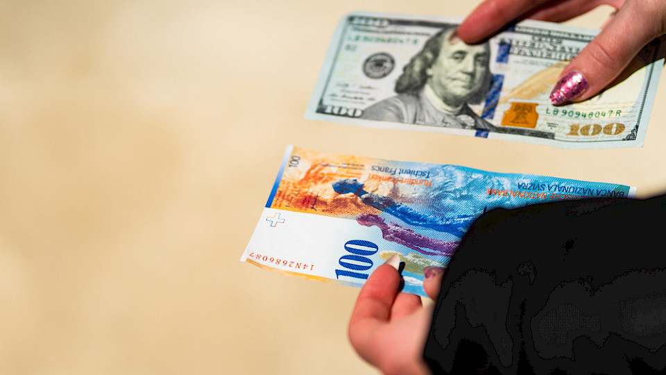 Der Dollar notiert gegenüber dem Franken unter 90 Rappen. (Bild Shutterstock/Vlad Ispas)
