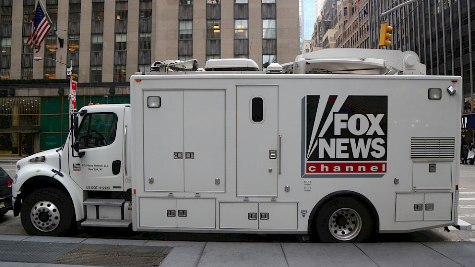 Der TV-Sender zahlt fast 790 Millionen Dollar in einem Vergleich mit dem Wahlmaschinenhersteller Dominion. (Bild Shutterstock/Leonard Zhukovsky)