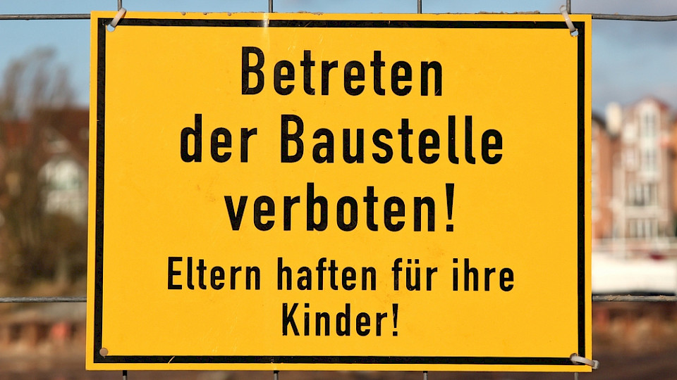 Weniger Warnung ist nötig: Die Zahl der Baugenehmigungen sank in Deutschland gegenüber dem Vorjahr um 20,6 Prozent. (Bild Shutterstock/Bjoern Wylezich)