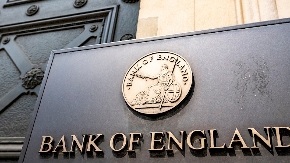 Die britische Notenbank erhöht die Zinsen und die Prognosen für das BIP-Wachstum. (Bild Shutterstock/William Barton)