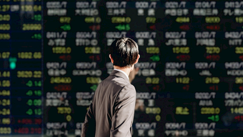 Vor allem ausländische Investoren heben den Nikkei auf alte Rekordstände. (Bild Shutterstock/Keisuke_N)