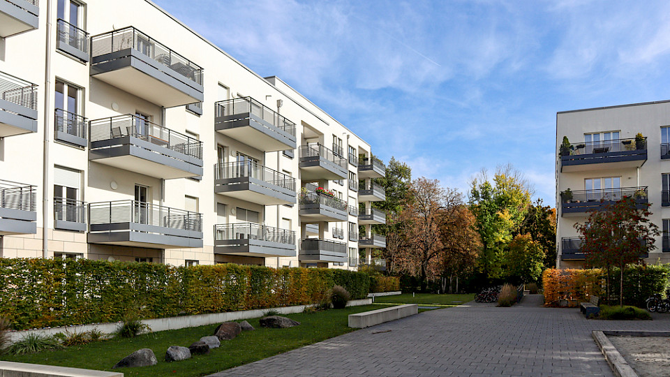 Immobilien-Investments bestechen laut GKB durch widerstandsfähige Wertsteigerungen, regelmässige Ausschüttungen und ein attraktives Rendite-Risiko-Profil.(Bild Shutterstock/PIXEL to the PEOPLE)