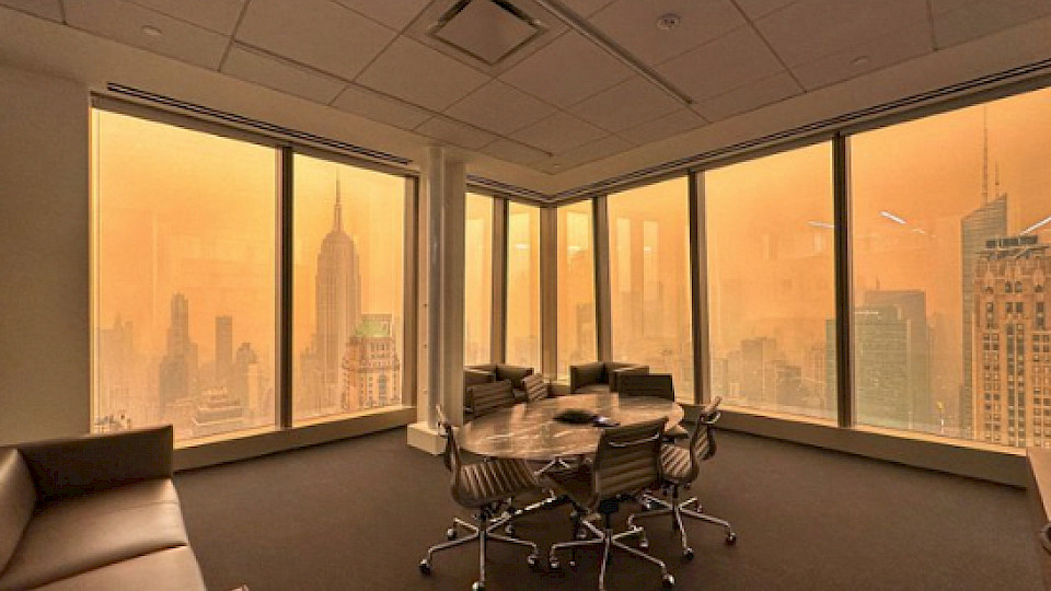 Trotz modernster Filtersysteme rieche sie im Büro den Rauch von draussen, schreibt Jasmin Marilena. (Bild Twitter)