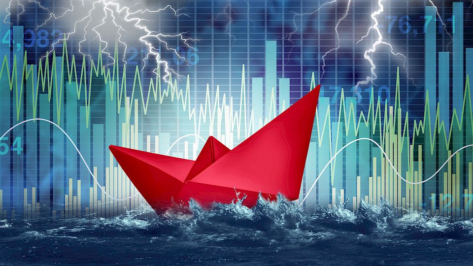 Die hohen Schulden sind eine Herausforderung, werden das Schiff aber nicht zum Sinken bringen, meint CIO Thomas Stucki von der St. Galler Kantonalbank. (Bild: Shutterstock.com/Lightspring)