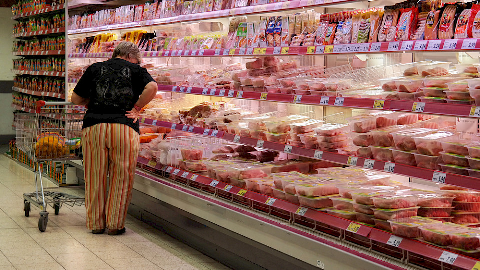 Wenn die Fleischpreise steigen, erhöht sich damit die «gefühlte Inflation». (Bild Shutterstock/defotoberg)