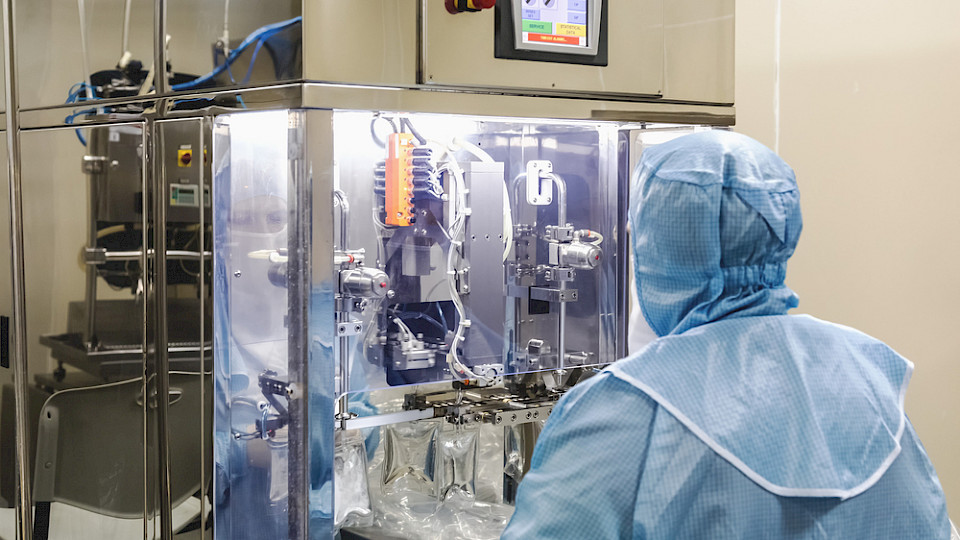 Dank der Chemie- und Pharmaindustrie stiegen die Exporte real um mehr als 4 Prozent. (Bild Shutterstock/sergeisimonov)