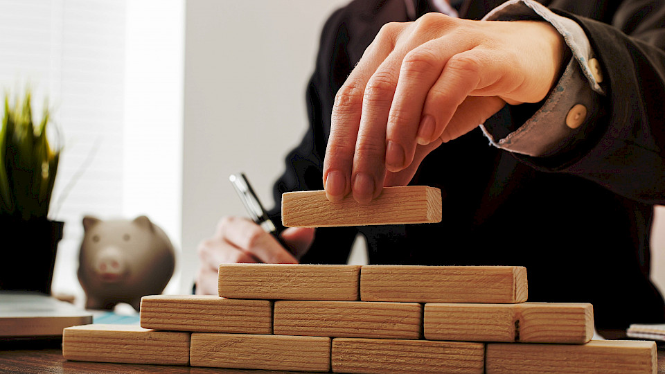 Das UBS Wealth Management tritt für ein breit diversifiziertes Portefeuille ein, bei dem auch Gold nicht fehlen darf. (Bild: Shutterstock.com/igorssava)