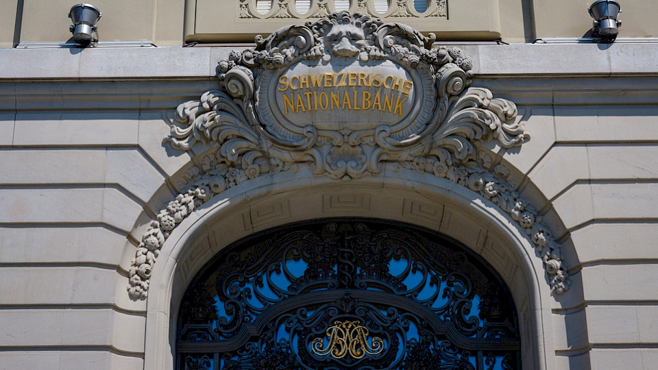 Die SNB strafft die Geldpolitik wie erwartet. (Bild Shutterstock/U__Photo)