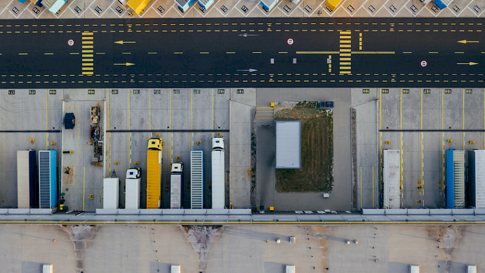 Die Logistik funktioniert wieder, trotzdem spüre die Einkäufer in Europa die Nachfrageschwäche. (Bild Shutterstock/marcinjozwiak)