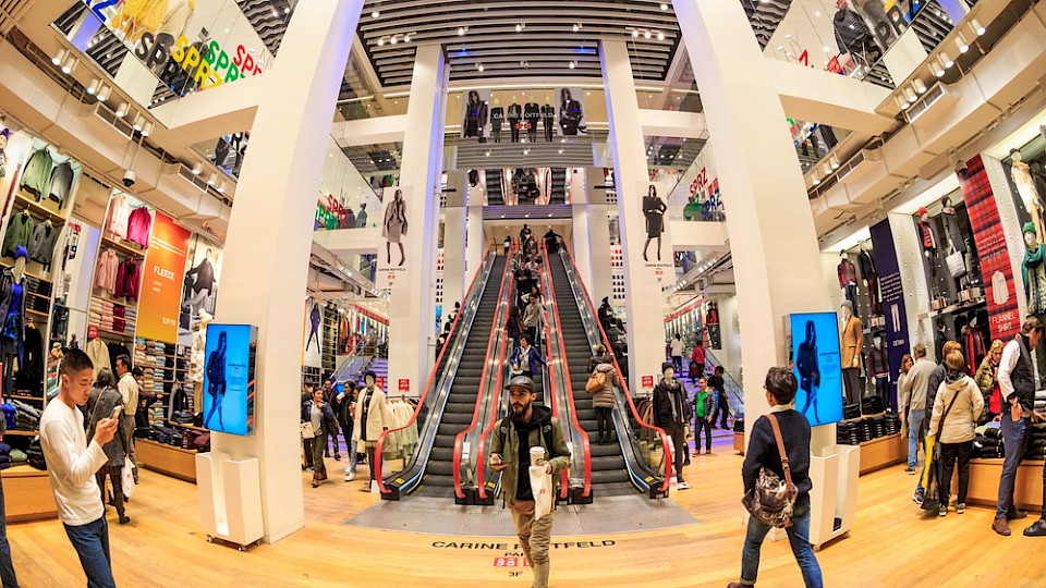 Die Verbraucher in den USA zahlten im Juni im Schnitt etwas mehr als noch im Mai. (Bild Shutterstock/Tooykrub)