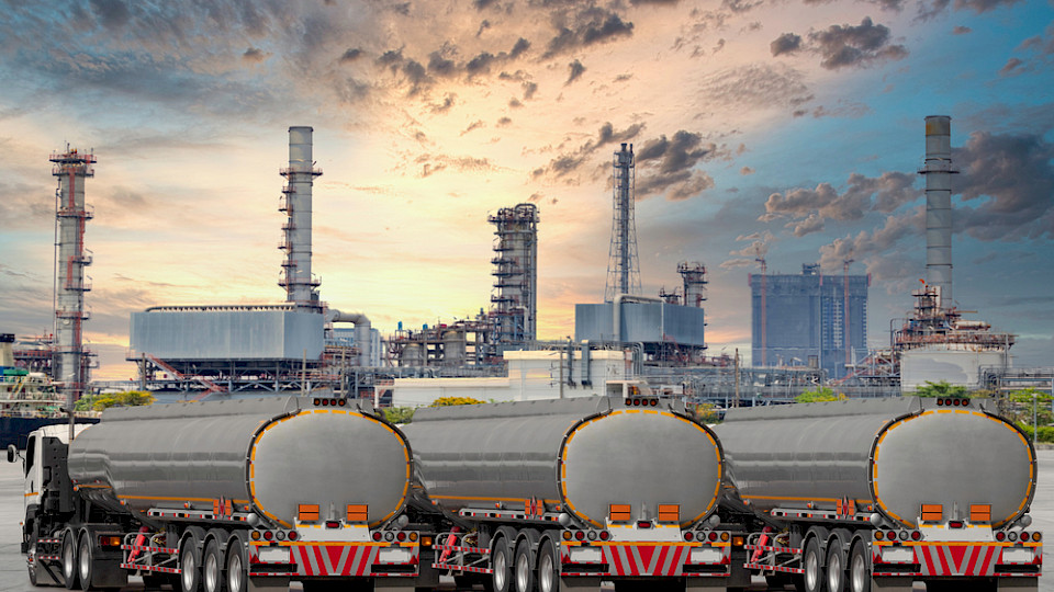 Im Vergleich zum Juni 2022 ist beispielsweise Benzin fast 23 Prozent günstiger geworden. (Bild Shutterstock/Engineer studio)