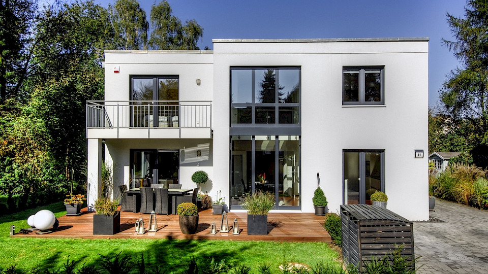 Die bezahlten Preise für Einfamilienhäuser sind im zweiten Quartal etwas gesunken. (Bild Shutterstock/Frank Oppermann)