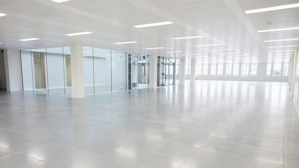 In Zürich standen Ende Juni mehr Bürofläche zur Verfügung, in Basel sank das Angebot dagegen leicht. (Bild Shutterstock/Monkey Business Images)