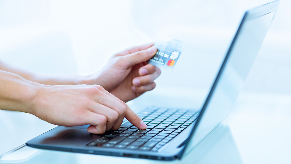 Mastercard ist für AllianceBernstein aufgrund der  stabilen Nachfrage ein Beispiel eines defensiven Technologietitels. (Bild: Shutterstock.com/PKpix)