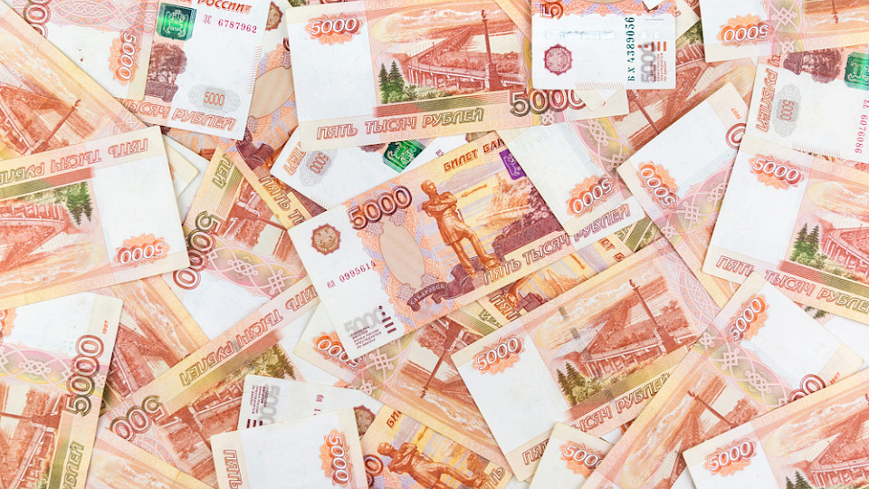 Der Rubel fällt weiter deutlich. (Bild Shutterstock/Bushmanov Vladimir)