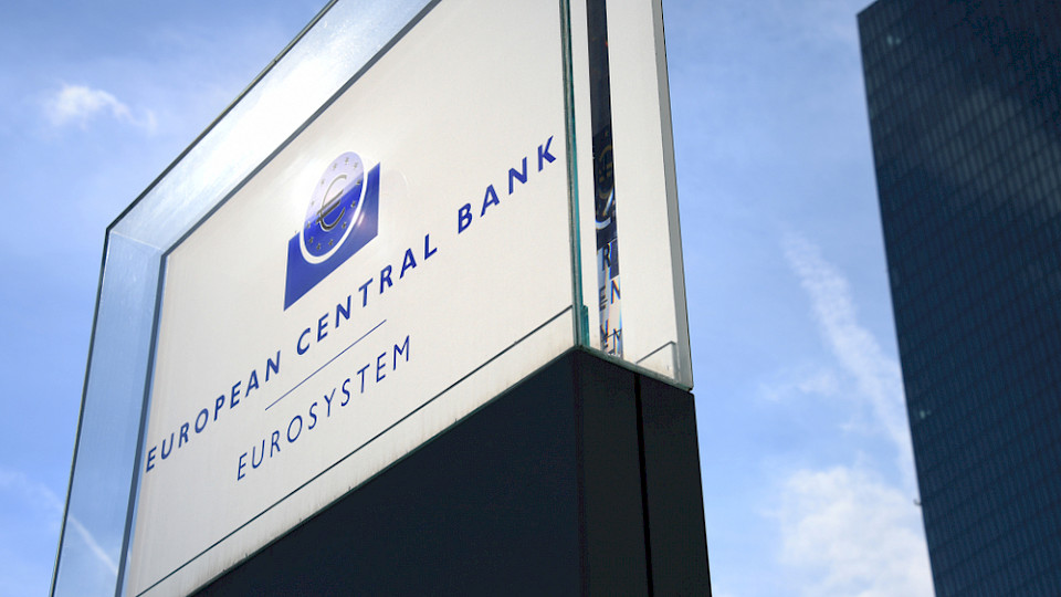 Die EZB will die Inflation auf 2 Prozent drücken. (Bild Shutterstock/nitpicker)