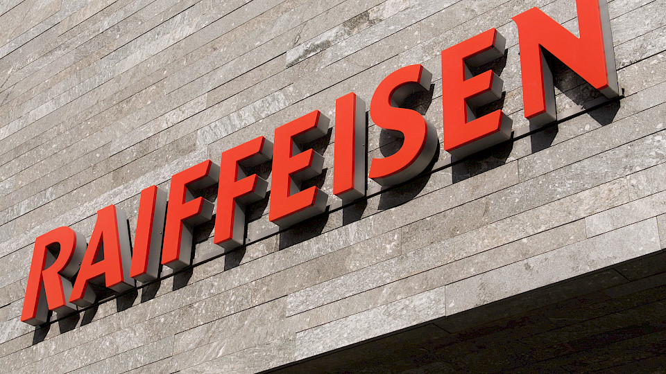 Im Sog des Zinsanstiegs steigerte Raiffeisen den Gewinn im ersten Halbjahr um 26 Prozent auf 701 Mio. Franken. (Bild: Shutterstock.com/Marlon Trottmann)