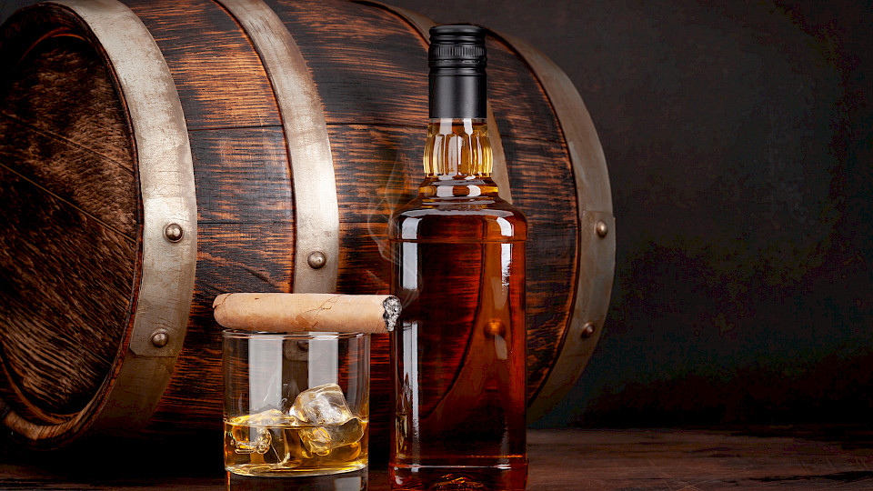 Jede Flasche, die getrunken wird, ist eine weniger und steigert den Wert der übrig gebliebenen. (Bild: Shutterstock.com/Evgeny Karandaev)