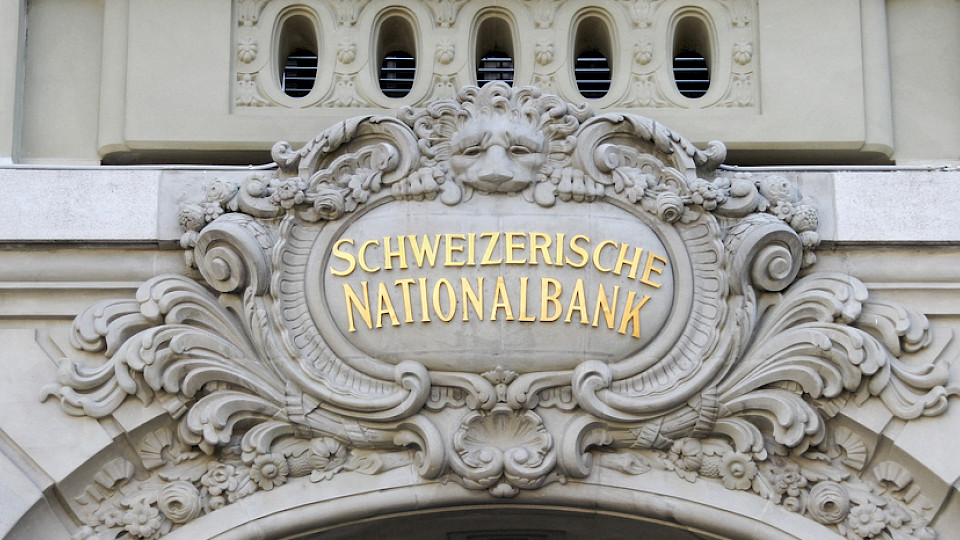 Der SNB-Leitzins dürfte laut dem Ausblick der Banken 2024 eher rückläufig sein. (Bild Shutterstock)