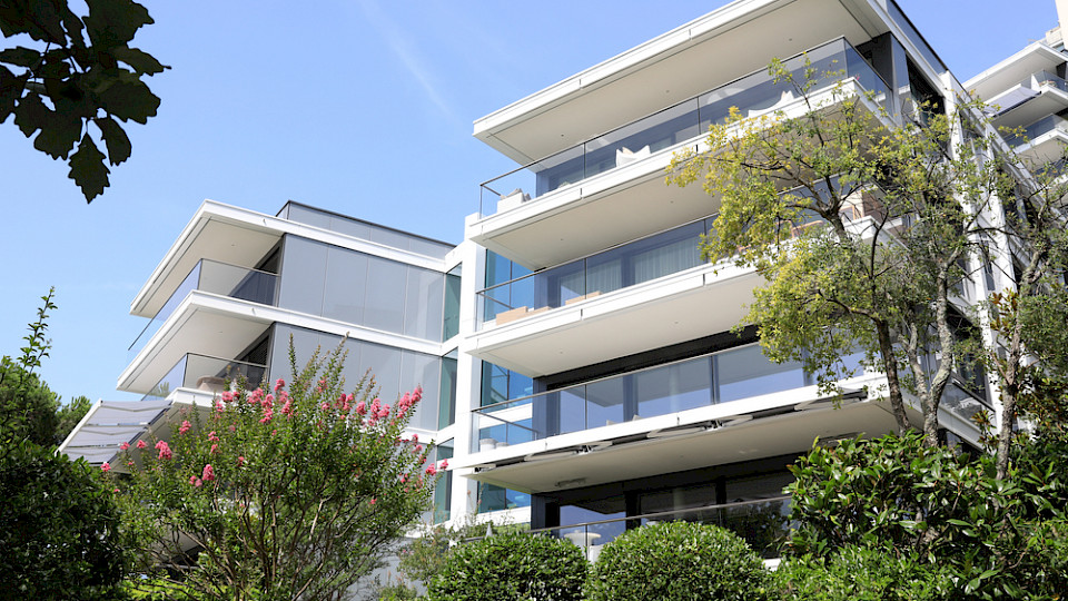 Die angebotenen Eigentumswohnungen wurden im August minimal billiger, gegenüber dem Vorjahr gab es einen Preisanstieg von gut 2 Prozent. (Bild Shutterstock/Traveller70)