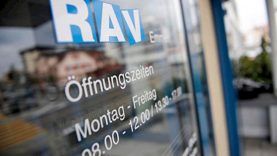 Die Zahl der gemeldeten Stellensuchenenden stieg im August leicht an. (Bild Shutterstock)